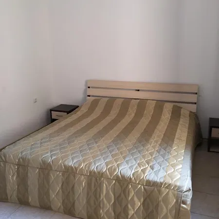 Emerald Paradise 8R Apartment